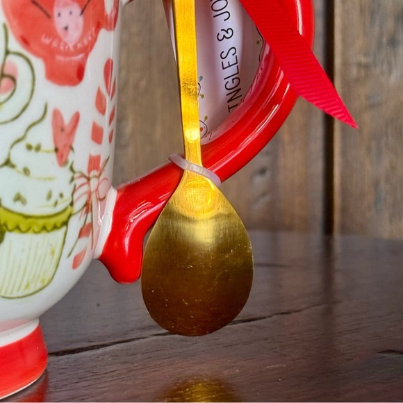 Gingerbread Man Mug with Christmas Tree Stirrer - Potter’s Studio Jingles & Joy - Picture 5 of 15